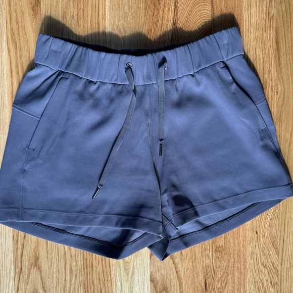 Lululemon on the fly short woven moonphase size 4 - Picture 6 of 6